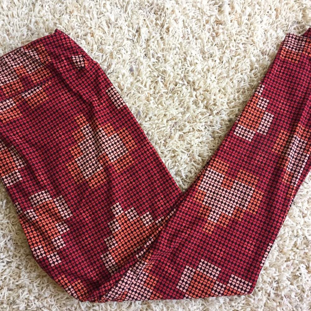 LuLaRoe Red Pink Heart Pixel Valentine’s Leggings